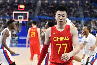 阿斯报：维尼修斯的“4-1”手势 让人想到了皮克当年的“五指山”